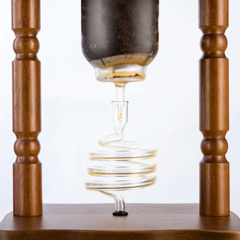 Tháp pha cà phê lạnh Yama Cold Brew Tower 6-8 Cup Cold Drip Maker Curved Brown Wood Frame
