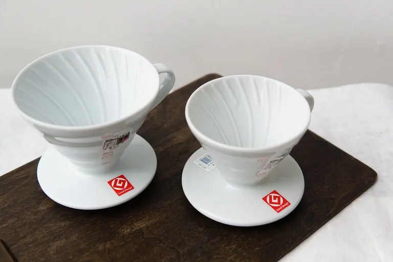 Phễu pha cà phê Dripper Hario V60-02 sứ (Trắng) VDC-02W