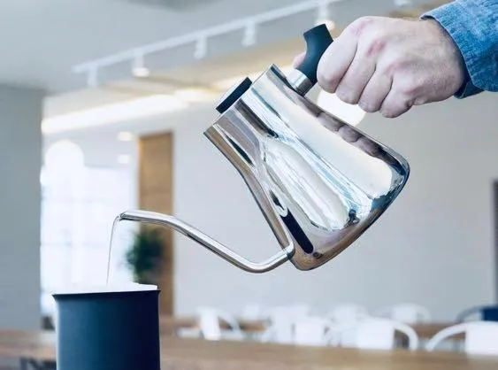 Chấm cà phê Fellow Ấm đun nước Stagg Ấm siêu tốc Polished-1,0 lít