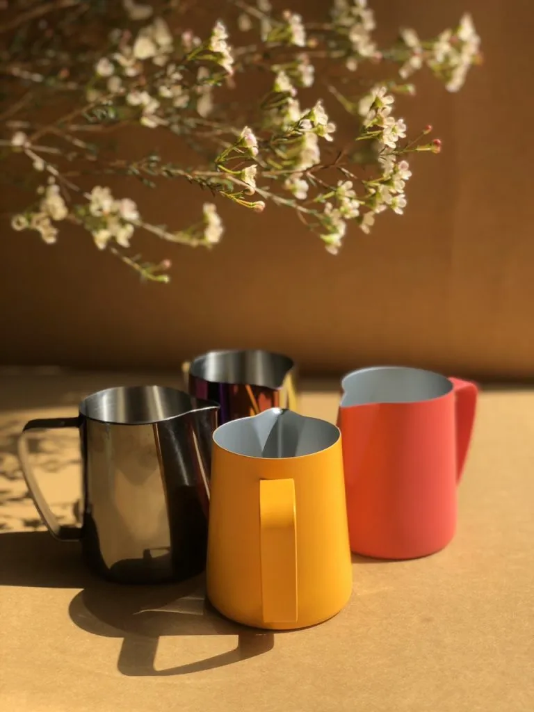 Ca đánh sữa màu 350ml